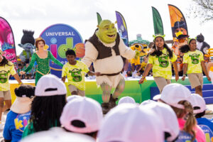 Grand opening excitement continued with a playful processional as hundreds of kids, alongside their favorite characters, paraded to the Isle of Curiosity, where catchy choreographed dance moments came to life. 